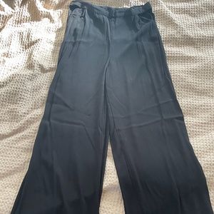 Wide leg, cut out pant